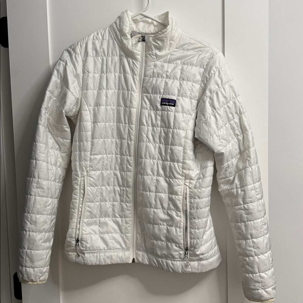 Patagonia White Quilted nano puff Jacket